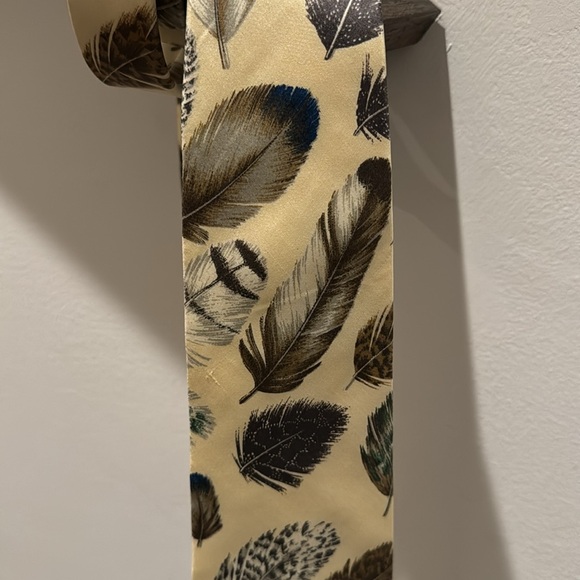 Beautiful Wild Bird Feather Pattern Silk Neck Tie - Picture 3 of 14